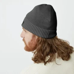 Bonnet Canada Goose Small Tonal Emblem Toque Iron Grey 5 Bonnet Canada Goose Small Tonal Emblem Toque Iron Grey -Hiver Vêtements Boutique bonnet canada goose small tonal emblem toque iron grey 2